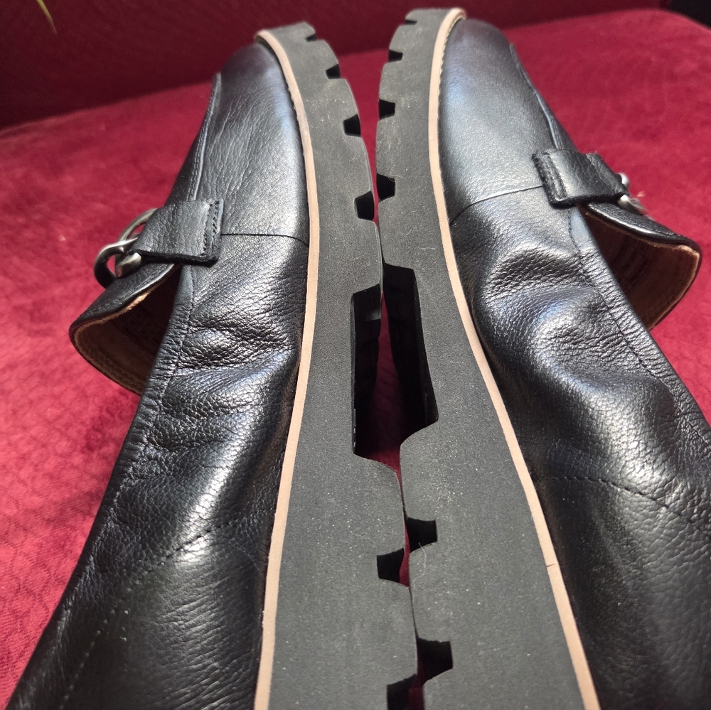 Vionic Loafers Size 10 - Picture 5 of 7